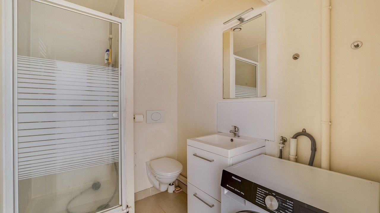 Photo of Bathroom in Les Lilas