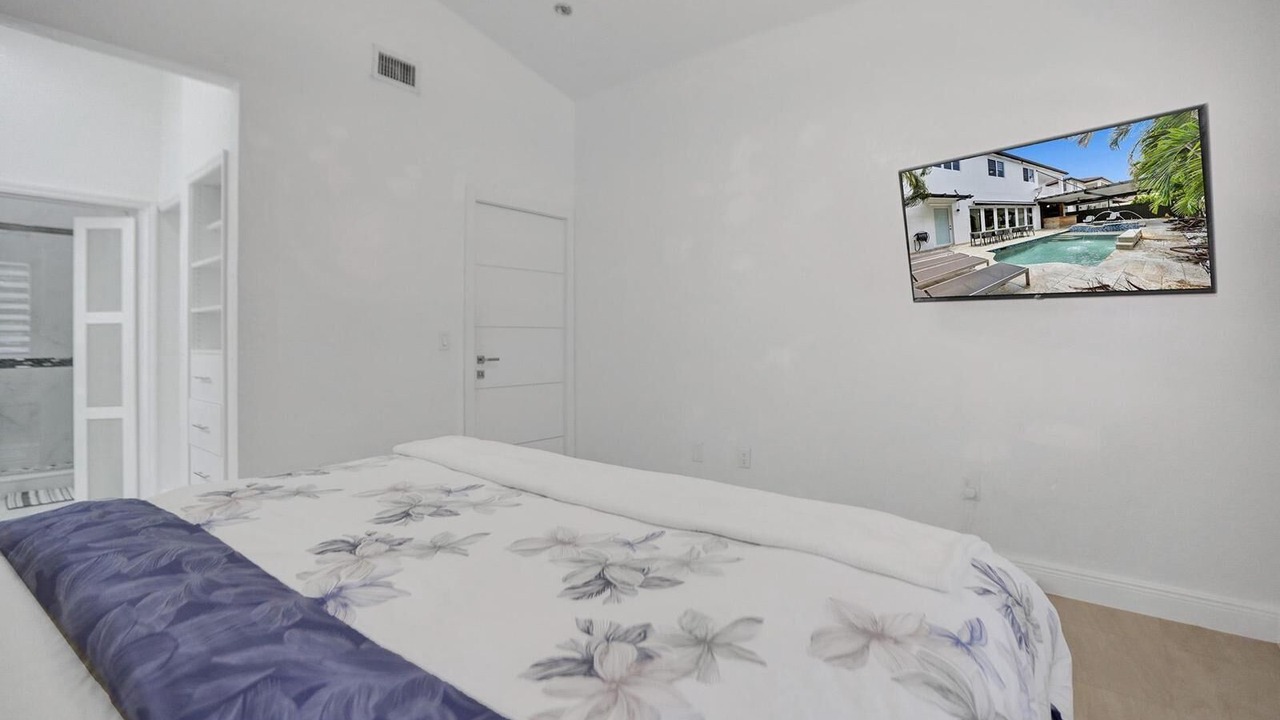 Photo of Bedroom in Miami Lakes