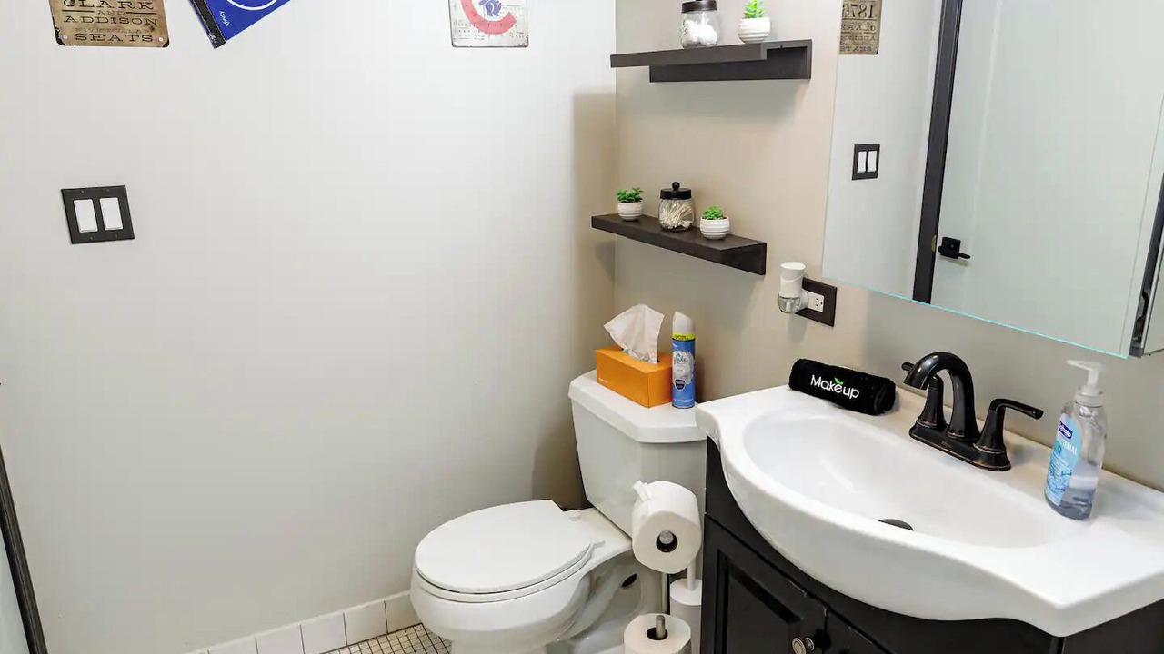 Photo of Bathroom in Lakeview