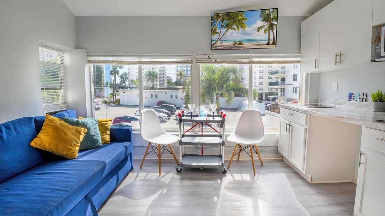 Photo of Livingroom in Hollywood South Central Beach
