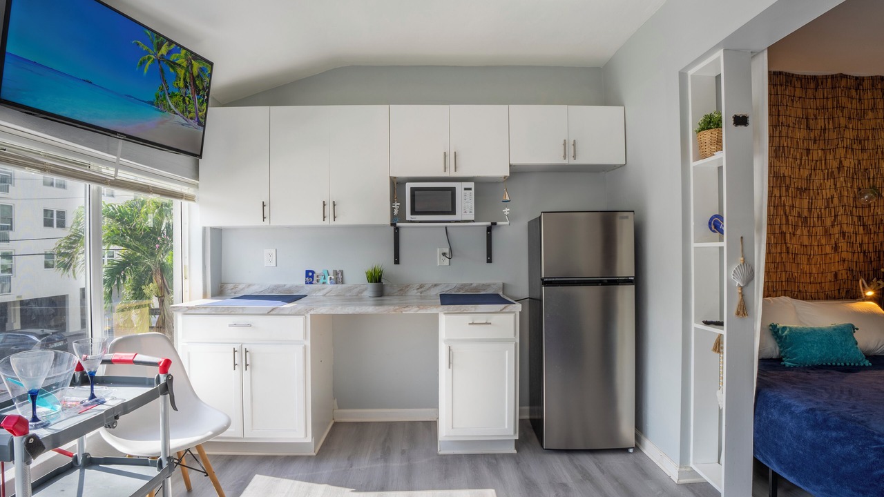 Photo of Bedroom in Hollywood South Central Beach