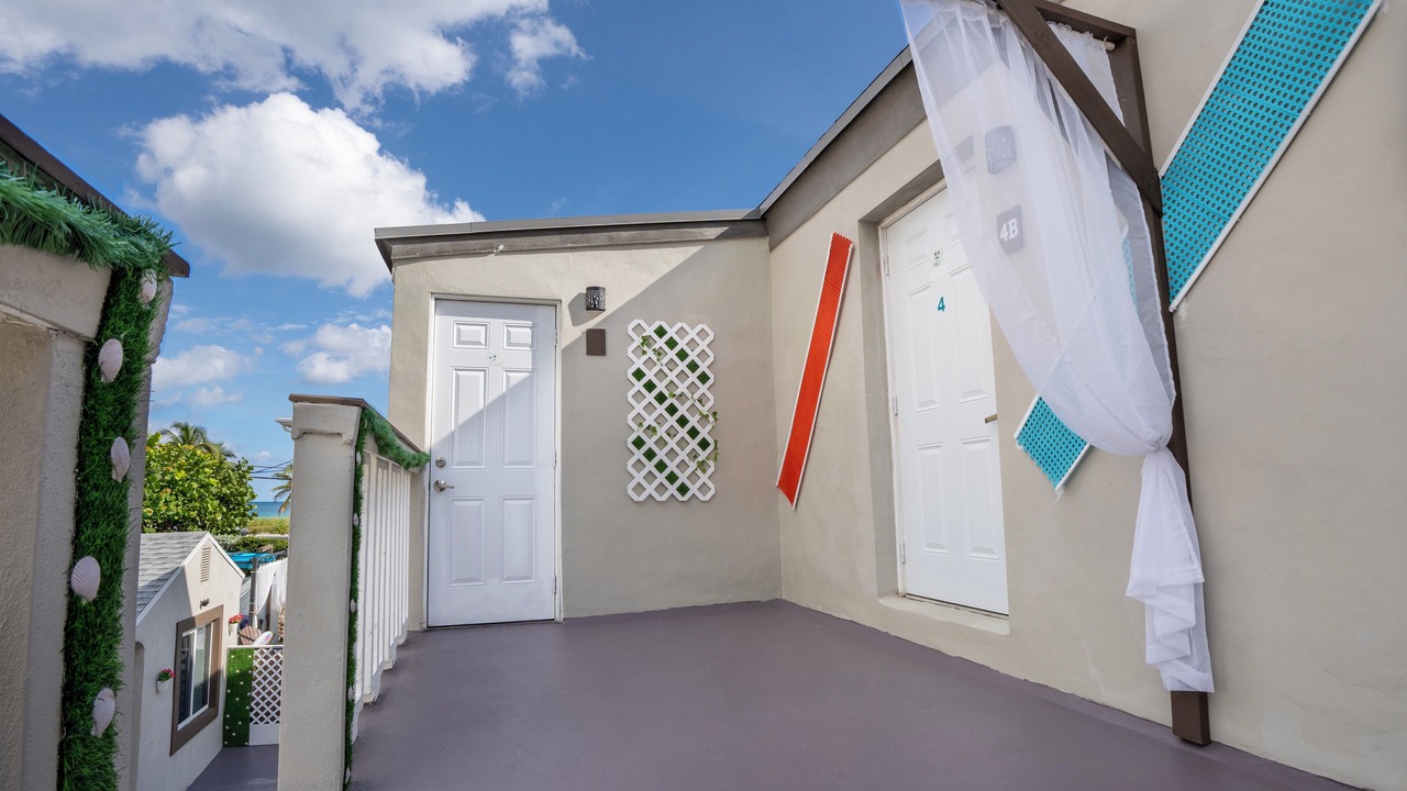 Photo of Patio Balcony in Hollywood South Central Beach