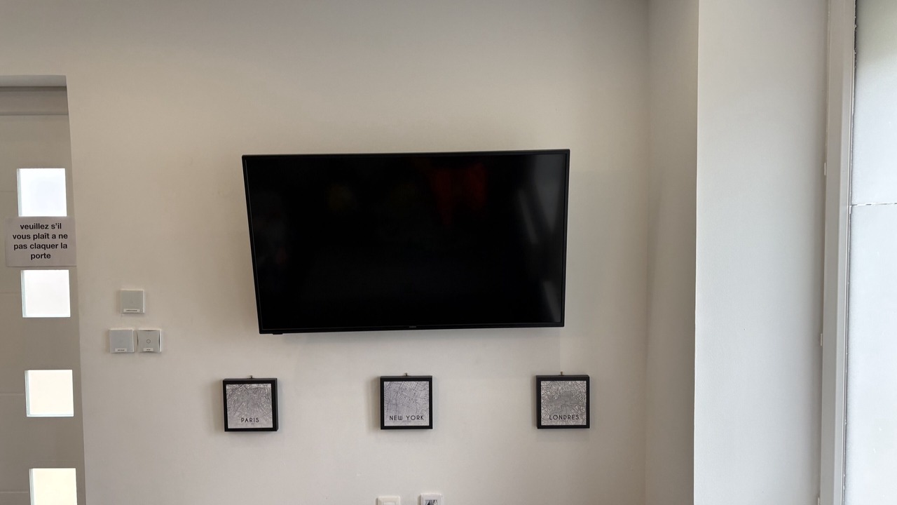 Photo of Others in Barriere Saint Marc