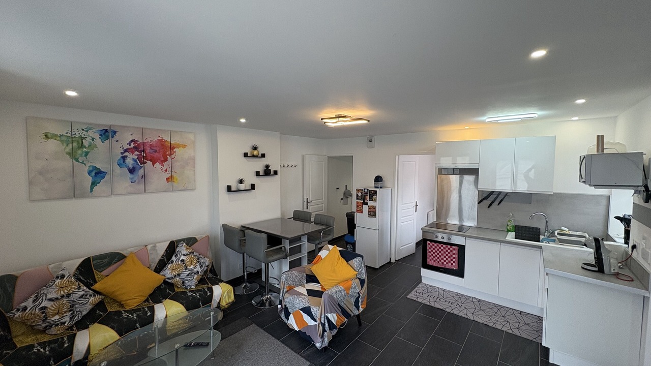 Photo of Others in Barriere Saint Marc