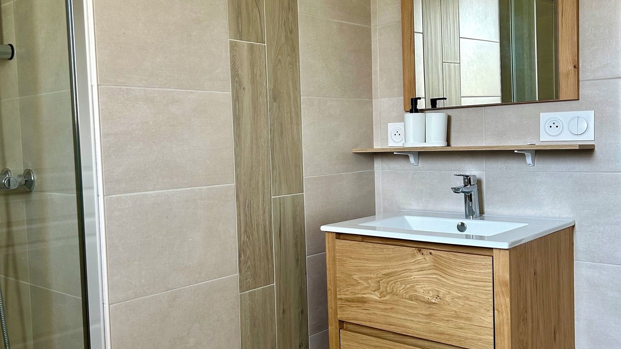 Photo of Bathroom in Maisons