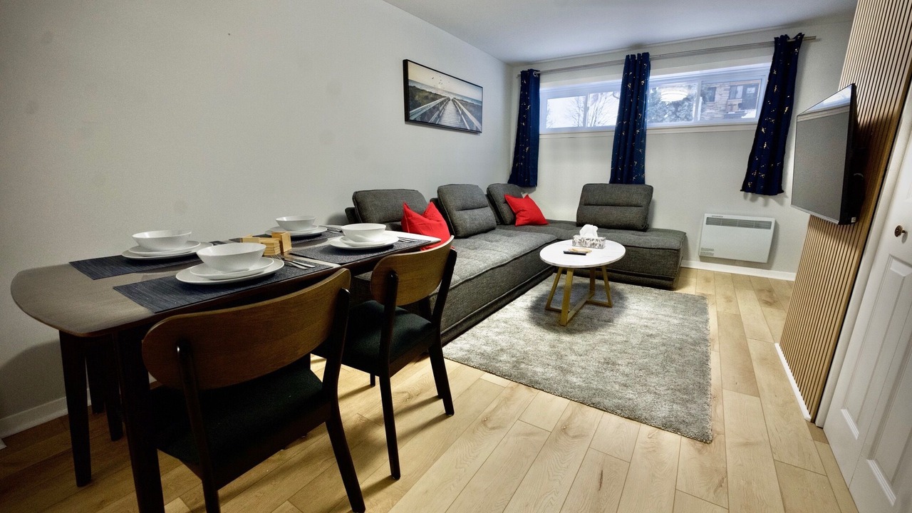 Photo of Livingroom in Laval-des-Rapides