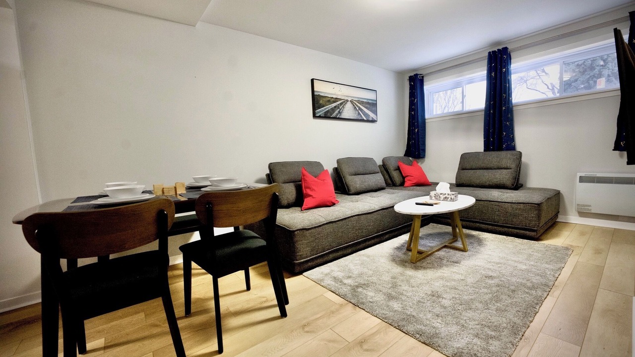 Photo of Livingroom in Laval-des-Rapides