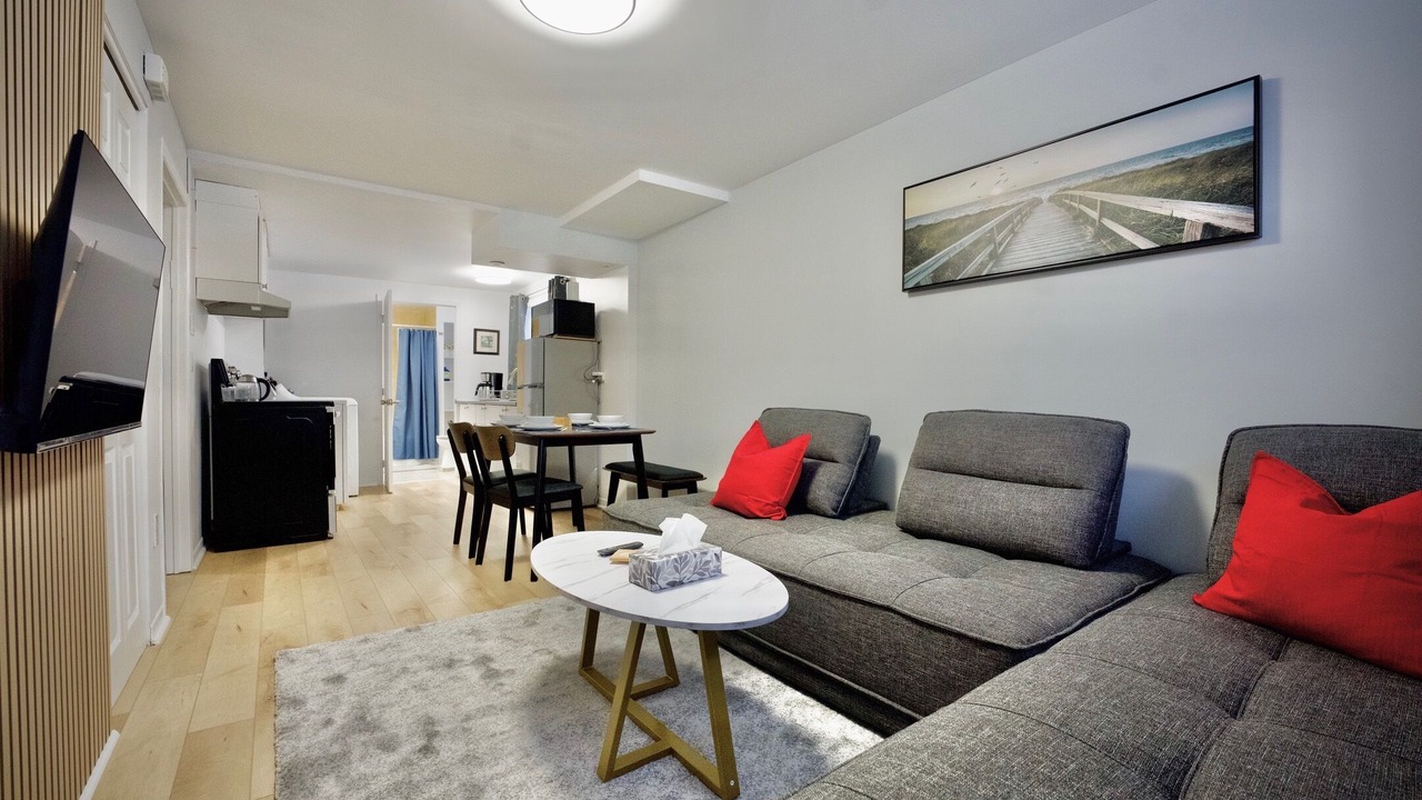 Photo of Livingroom in Laval-des-Rapides