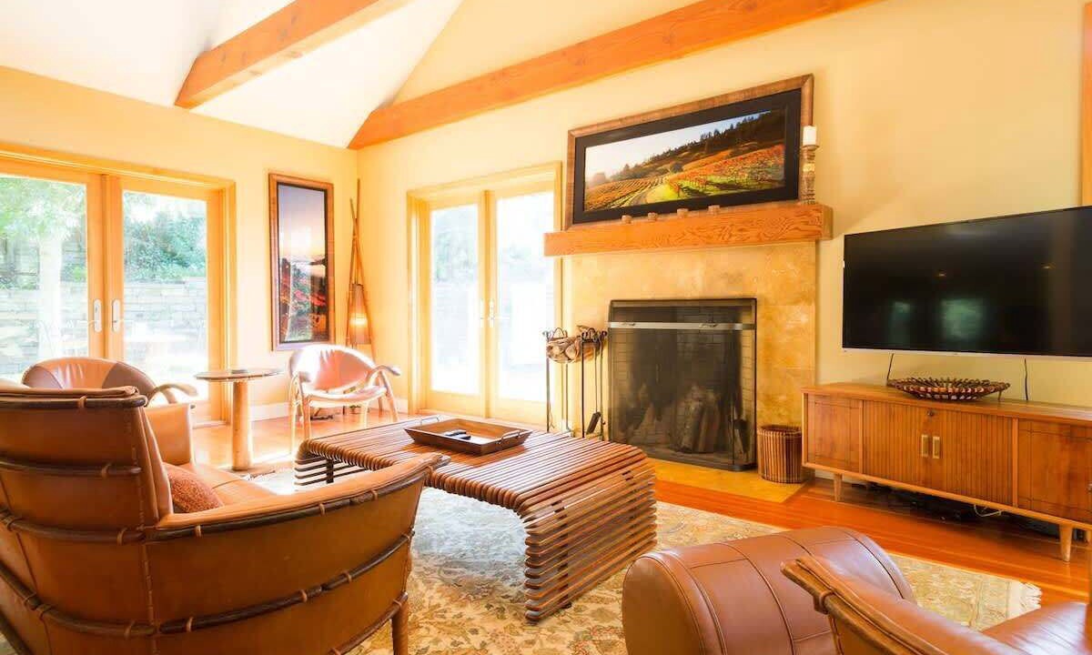 Photo of Livingroom in Penngrove