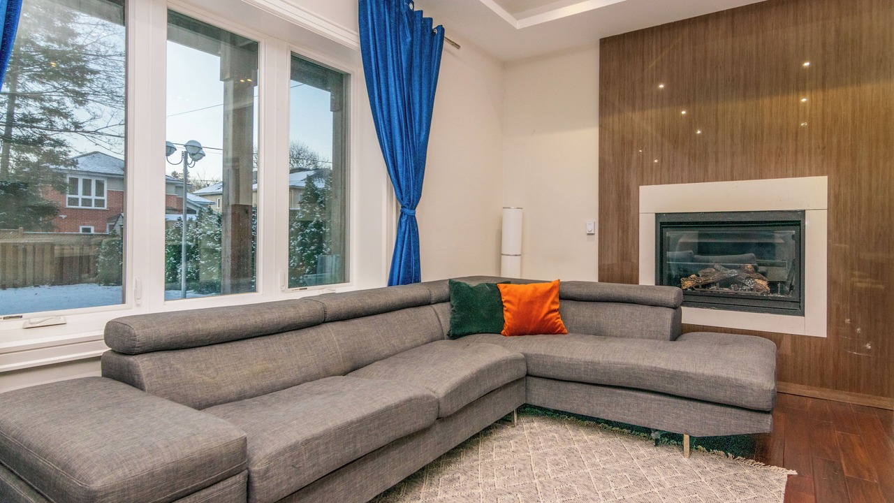 Photo of Livingroom in Willowdale