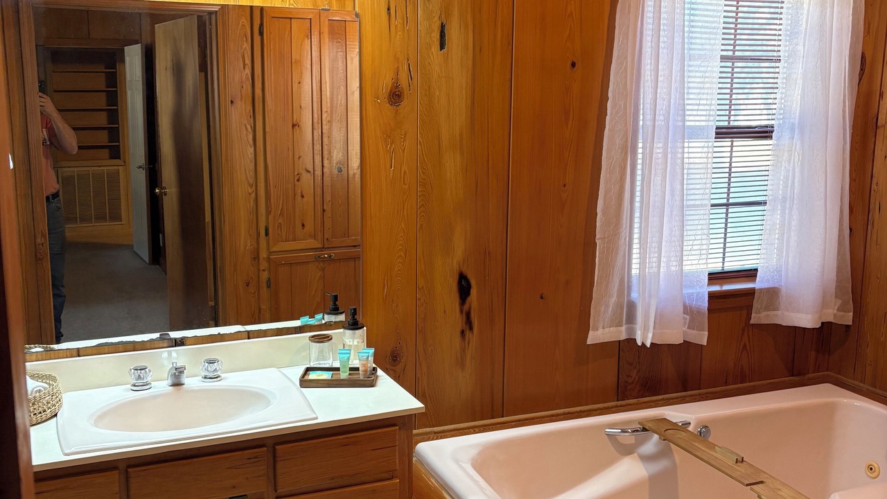 Photo of Bathroom in Jasper