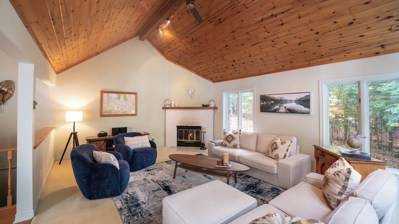 Photo of Livingroom in Haliburton