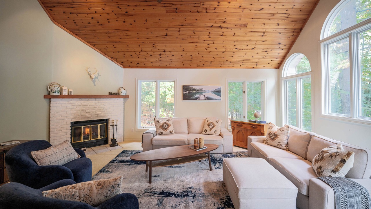 Photo of Livingroom in Haliburton