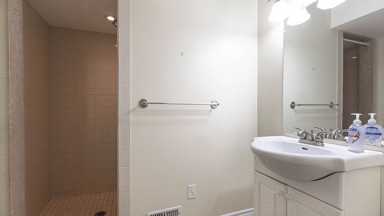 Photo of Bathroom in Byron