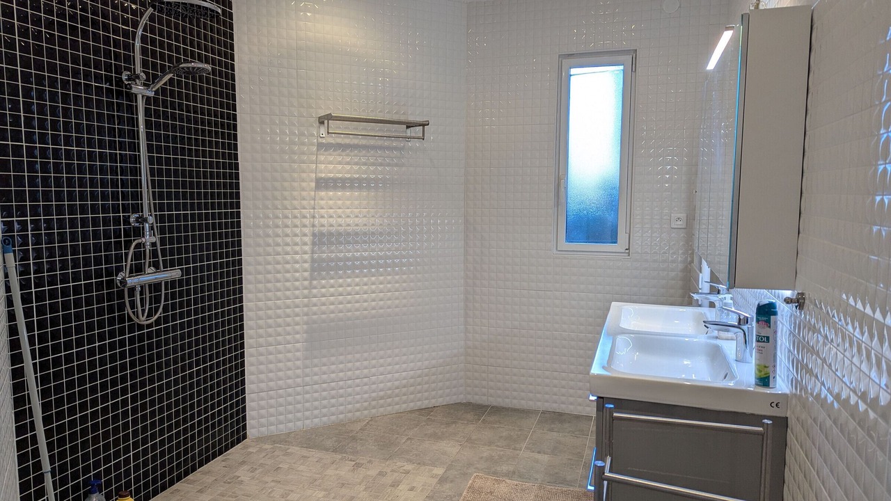 Photo of Bathroom in Jouy-le-Potier