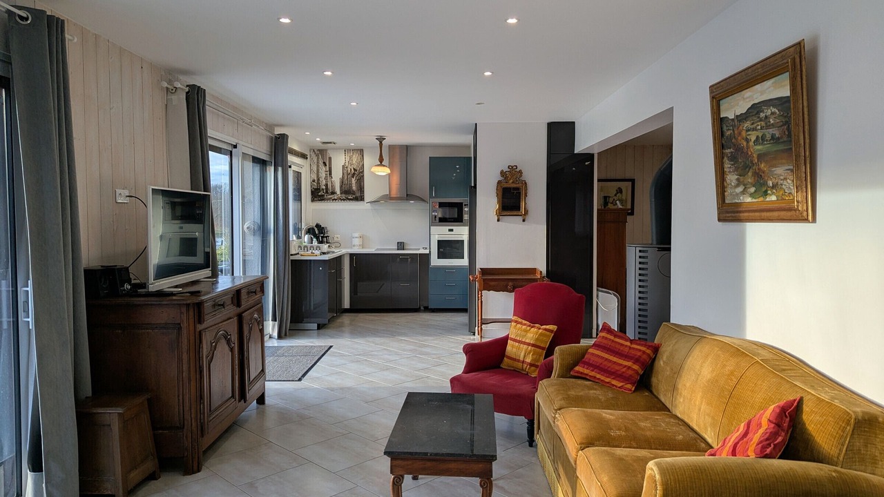 Photo of Livingroom in Jouy-le-Potier