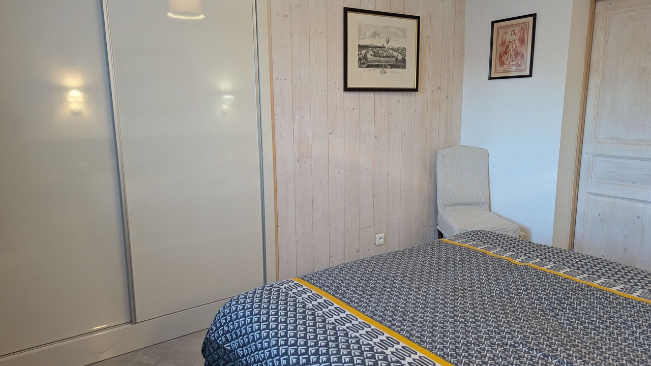 Photo of Bedroom in Jouy-le-Potier