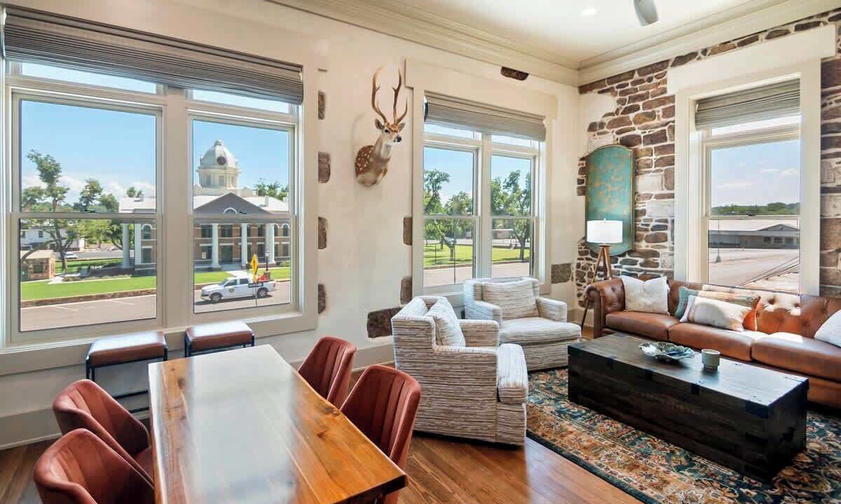 Photo of Livingroom in Mason