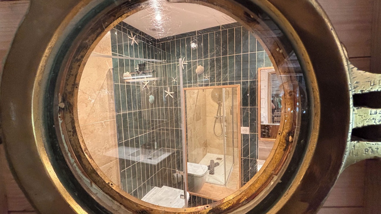 Photo of Bathroom in Ballan-Mire