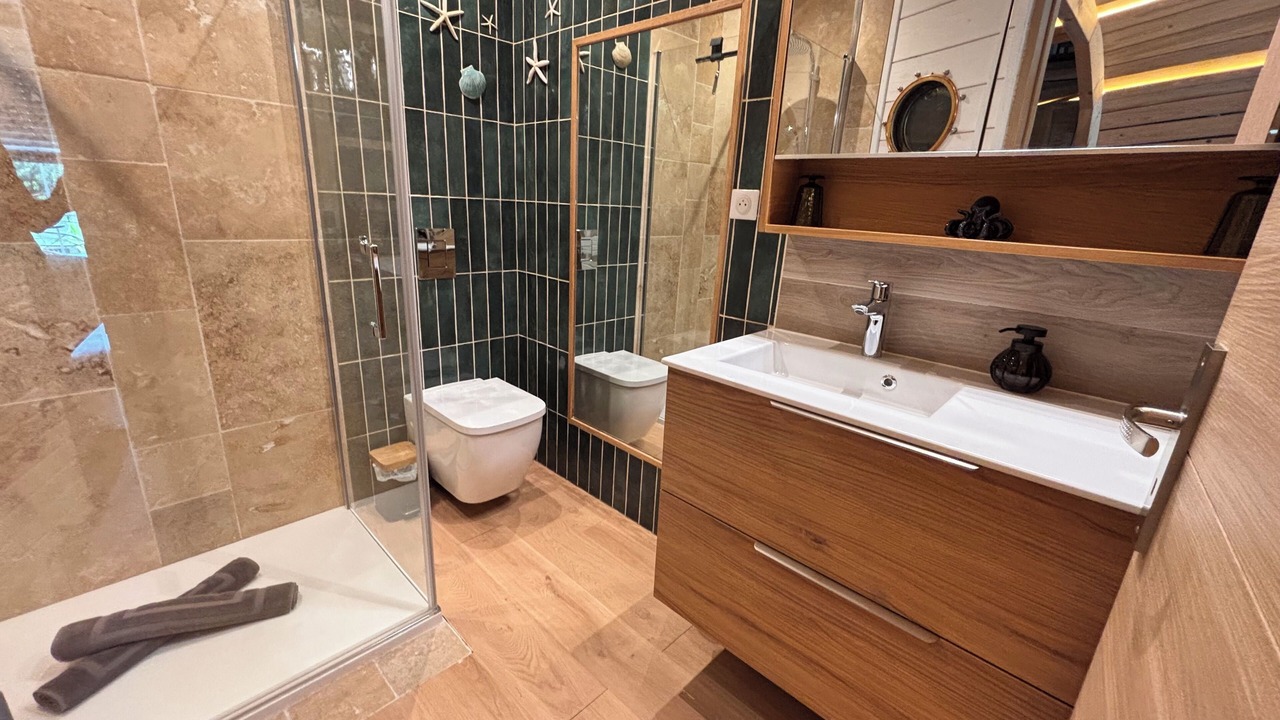 Photo of Bathroom in Ballan-Mire