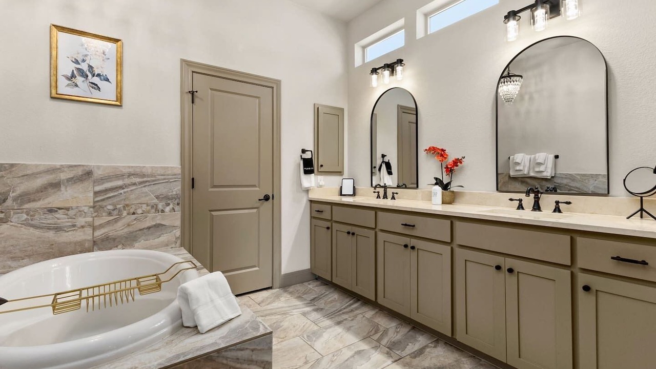 Photo of Bathroom in Oak Park - Northwood