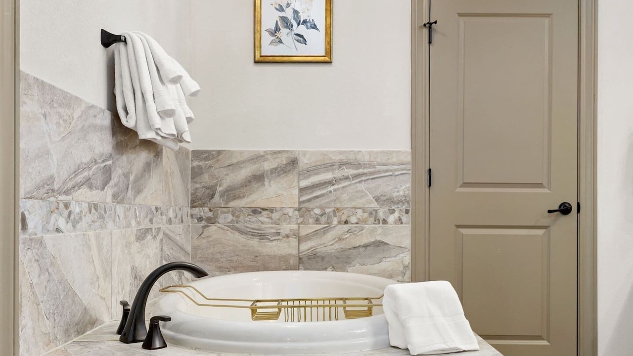 Photo of Bathroom in Oak Park - Northwood