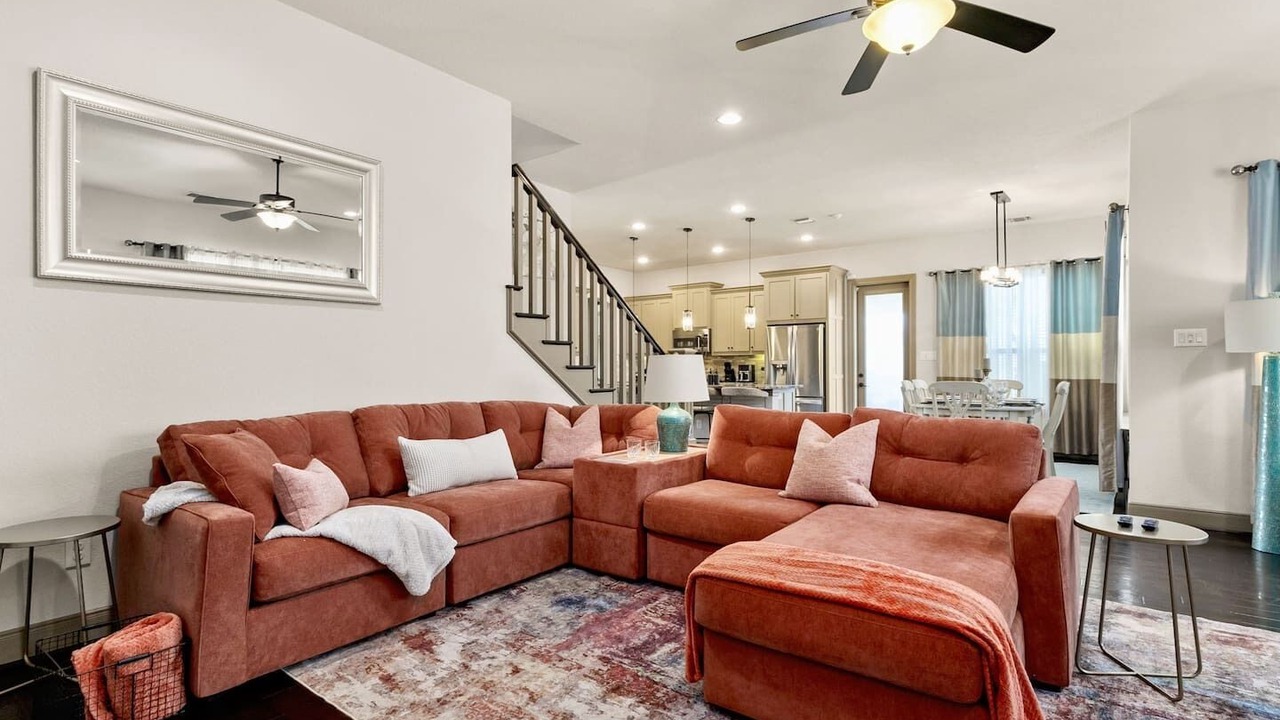 Photo of Livingroom in Oak Park - Northwood