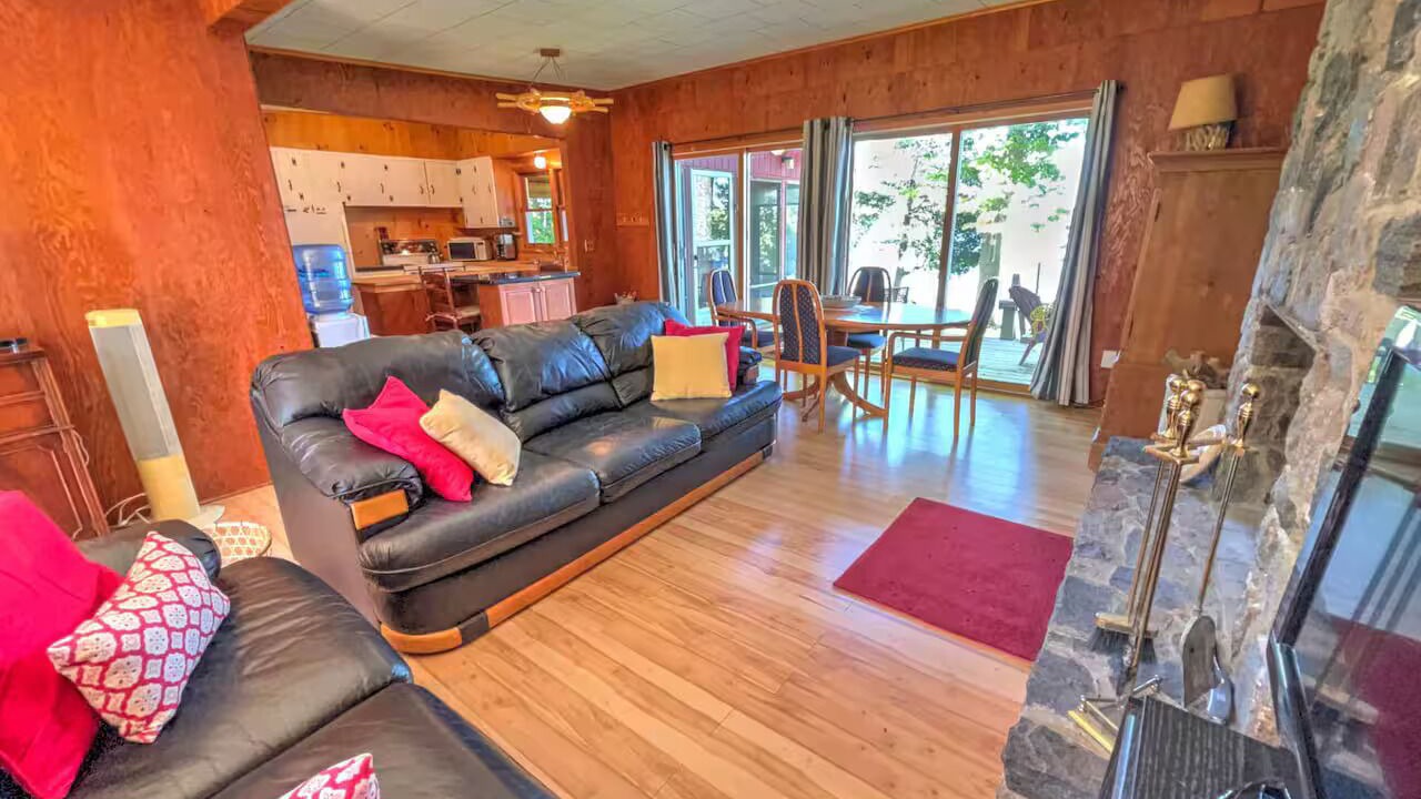 Photo of Livingroom in Rideau Lakes