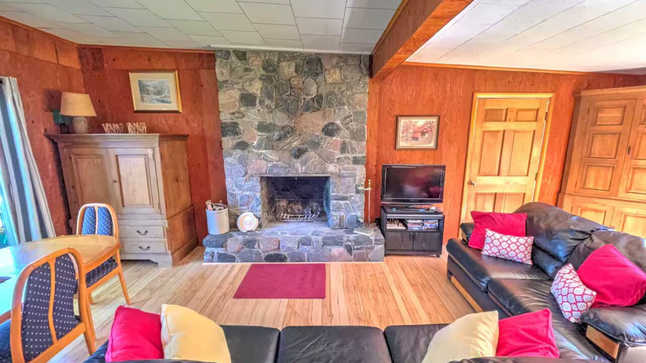 Photo of Livingroom in Rideau Lakes