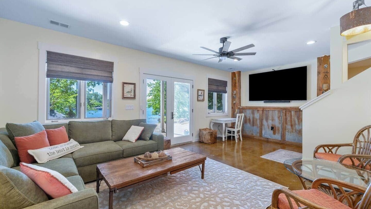 Photo of Livingroom in Seneca