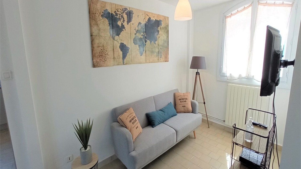 Photo of Livingroom in Saint-Julien-les-Rosiers