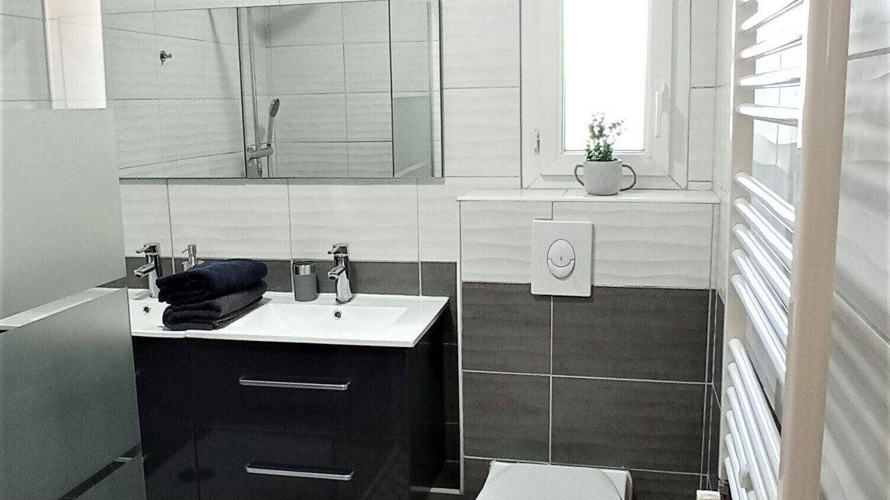 Photo of Bathroom in Saint-Julien-les-Rosiers