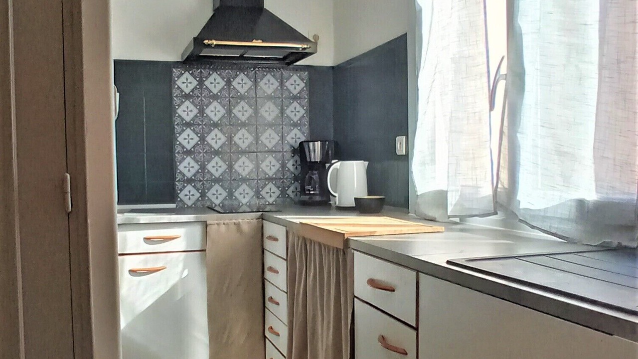 Photo of Kitchen in Saint-Julien-les-Rosiers