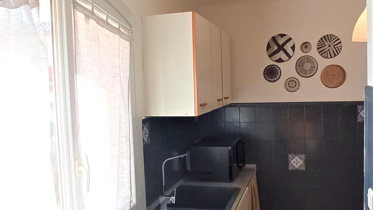 Photo of Kitchen in Saint-Julien-les-Rosiers