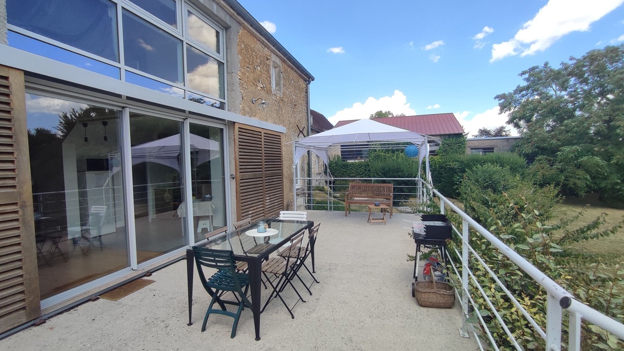 Photo of Outdoor in Lain