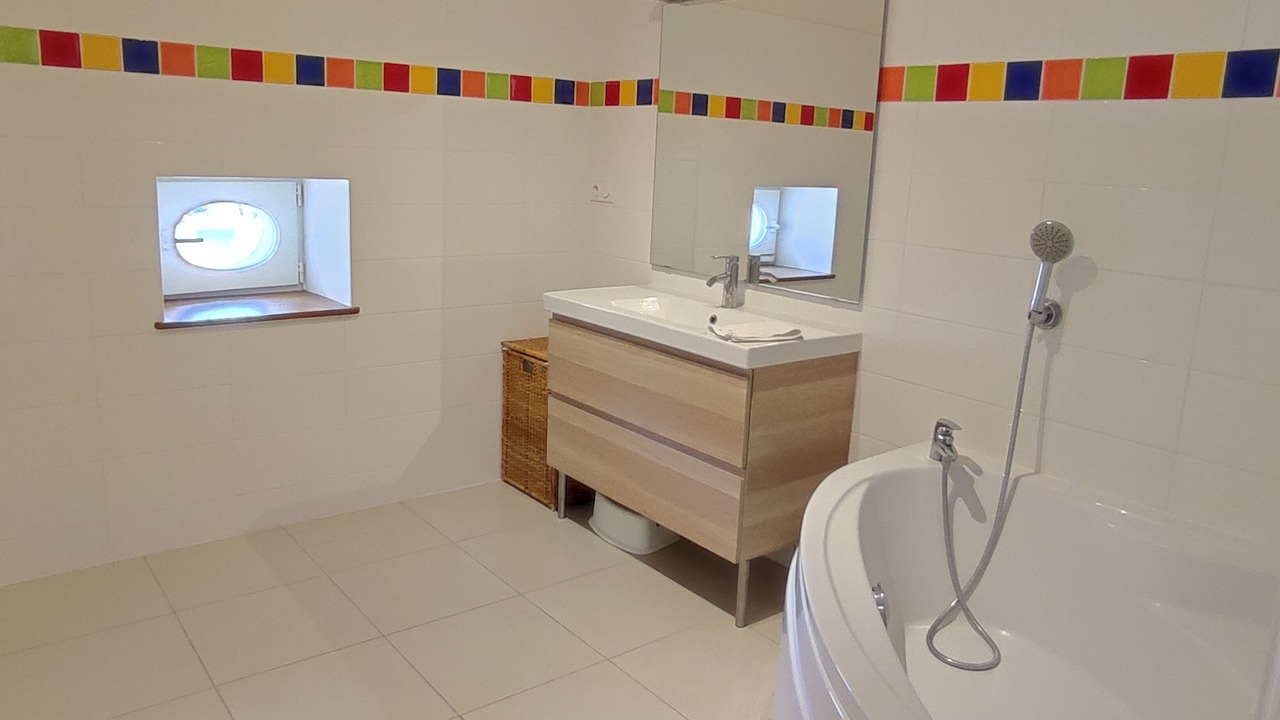 Photo of Bathroom in Lain