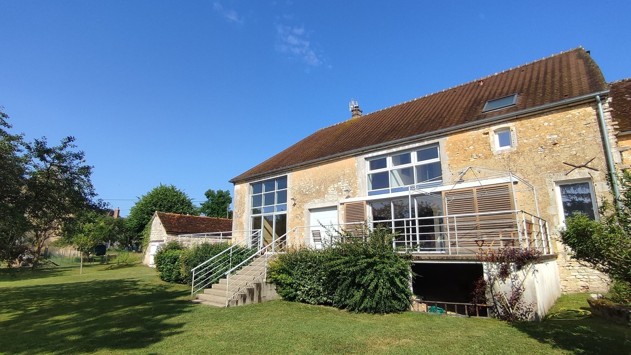 Photo of Outdoor in Lain