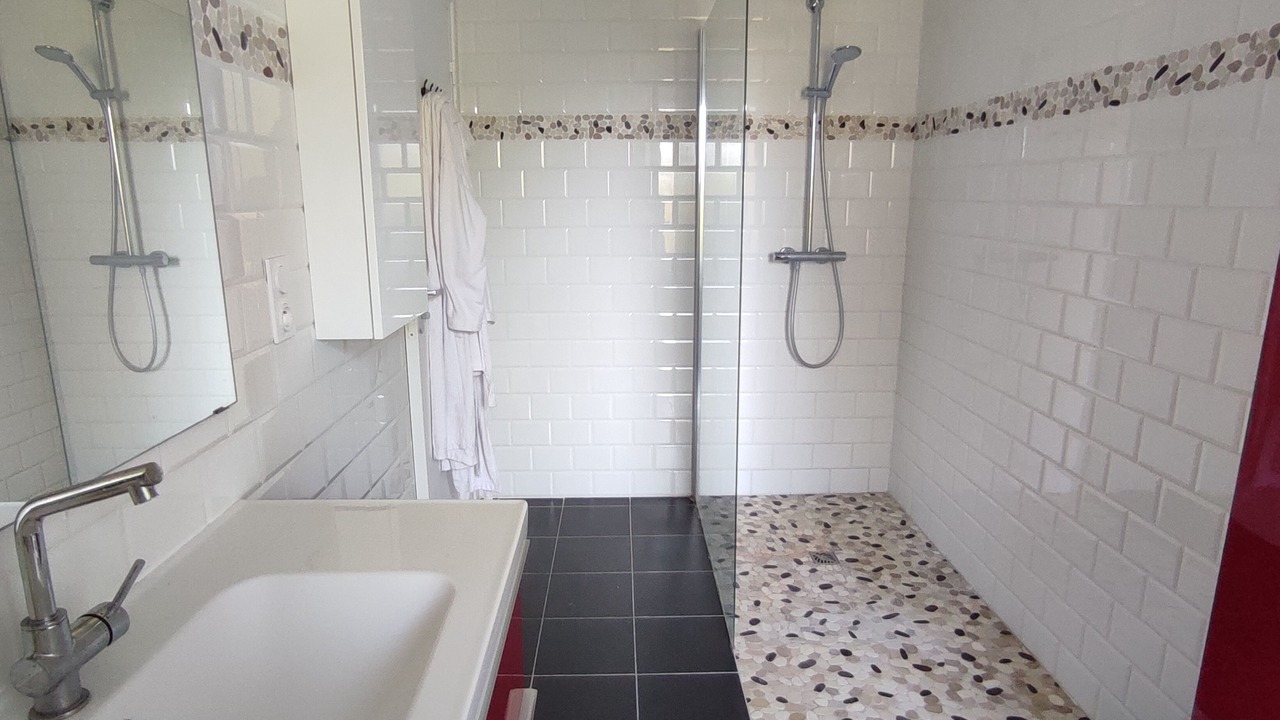 Photo of Bathroom in Lain