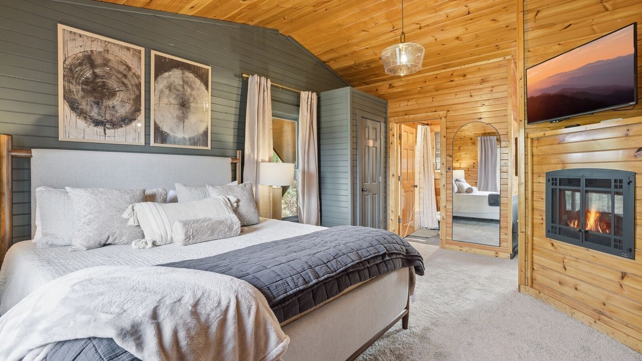 Photo of Bedroom in Hemlock Hills
