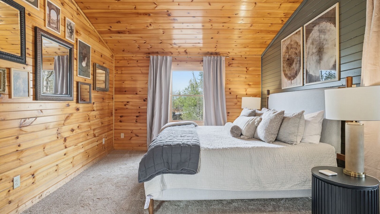 Photo of Bedroom in Hemlock Hills