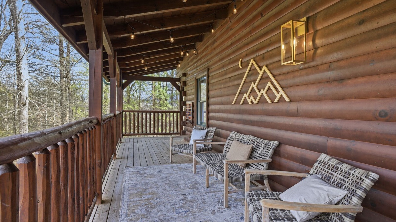 Photo of Patio Balcony in Hemlock Hills