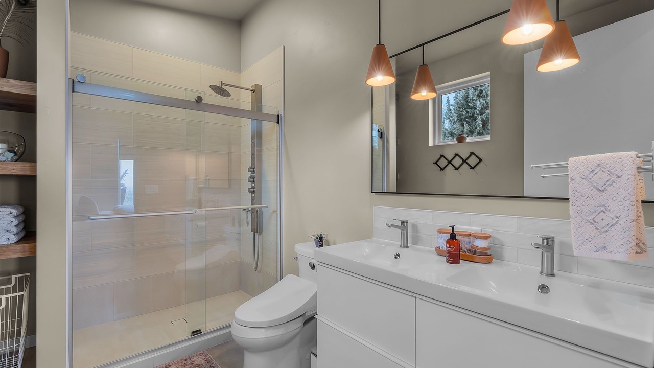 Photo of Bathroom in Powell Butte
