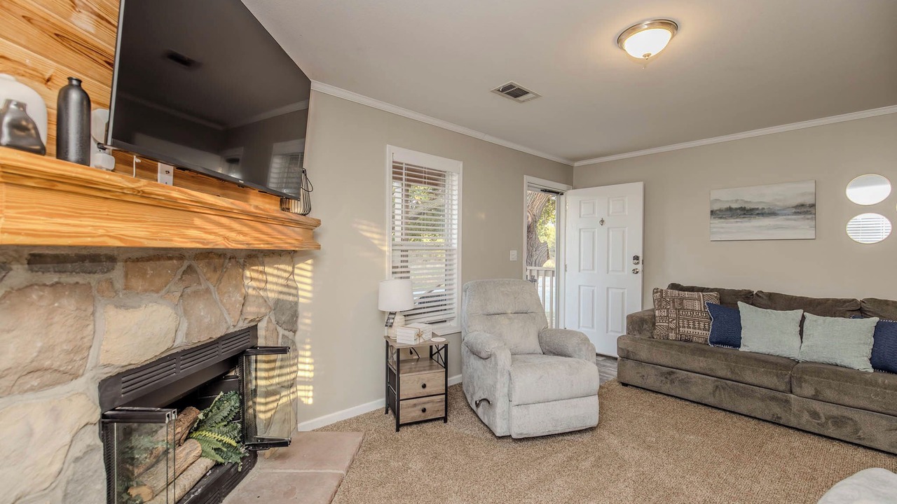 Photo of Livingroom in Graford