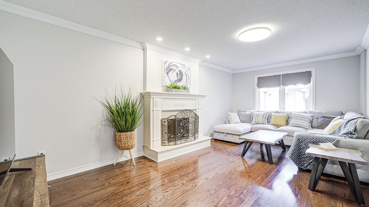 Photo of Livingroom in Richmond Hill