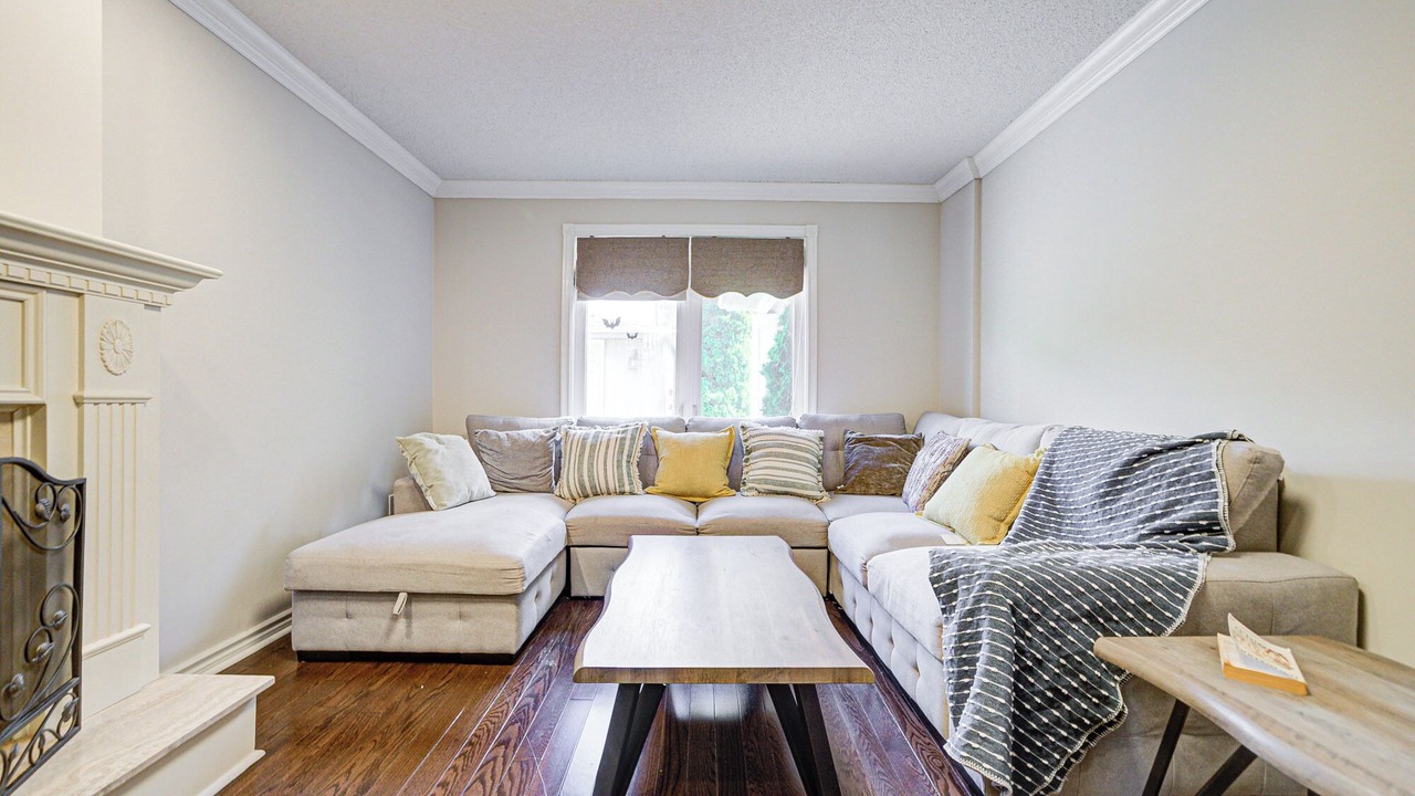 Photo of Livingroom in Richmond Hill