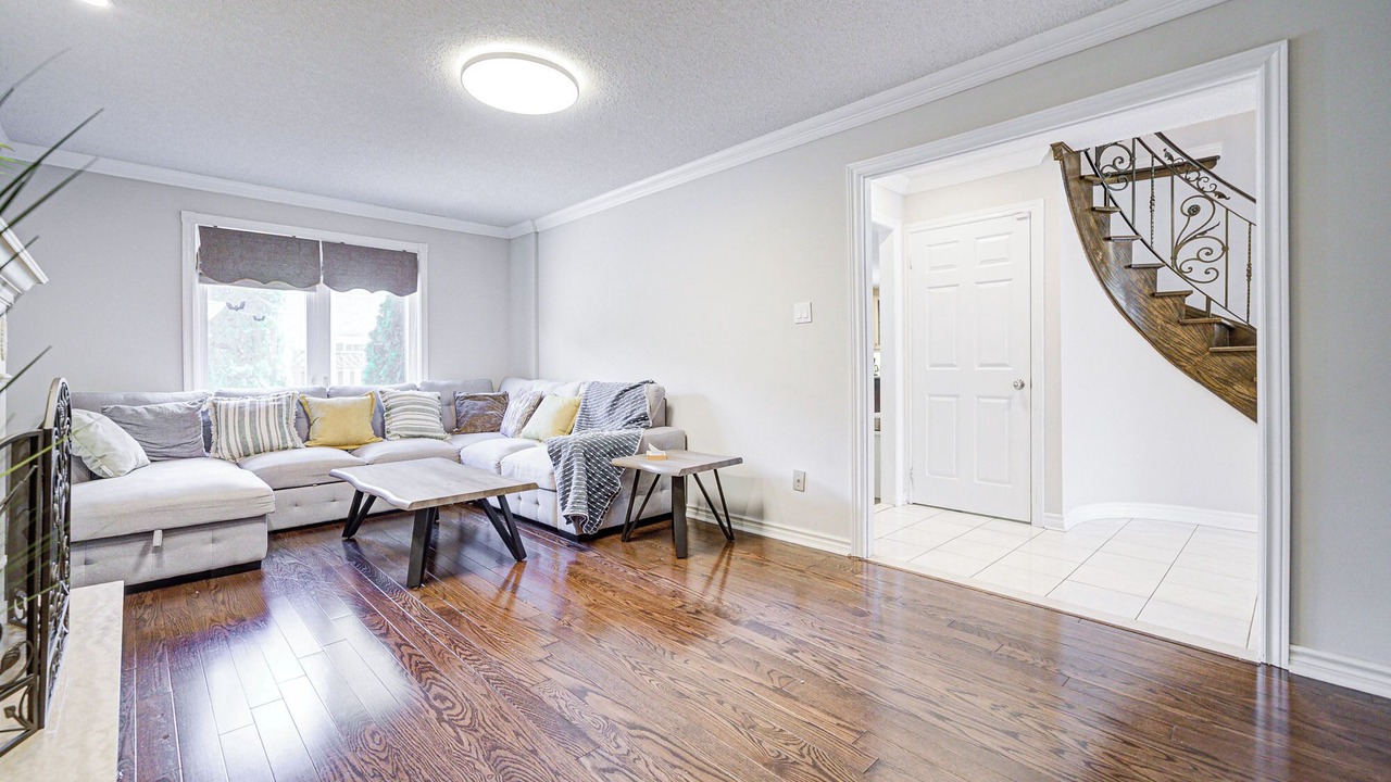 Photo of Livingroom in Richmond Hill