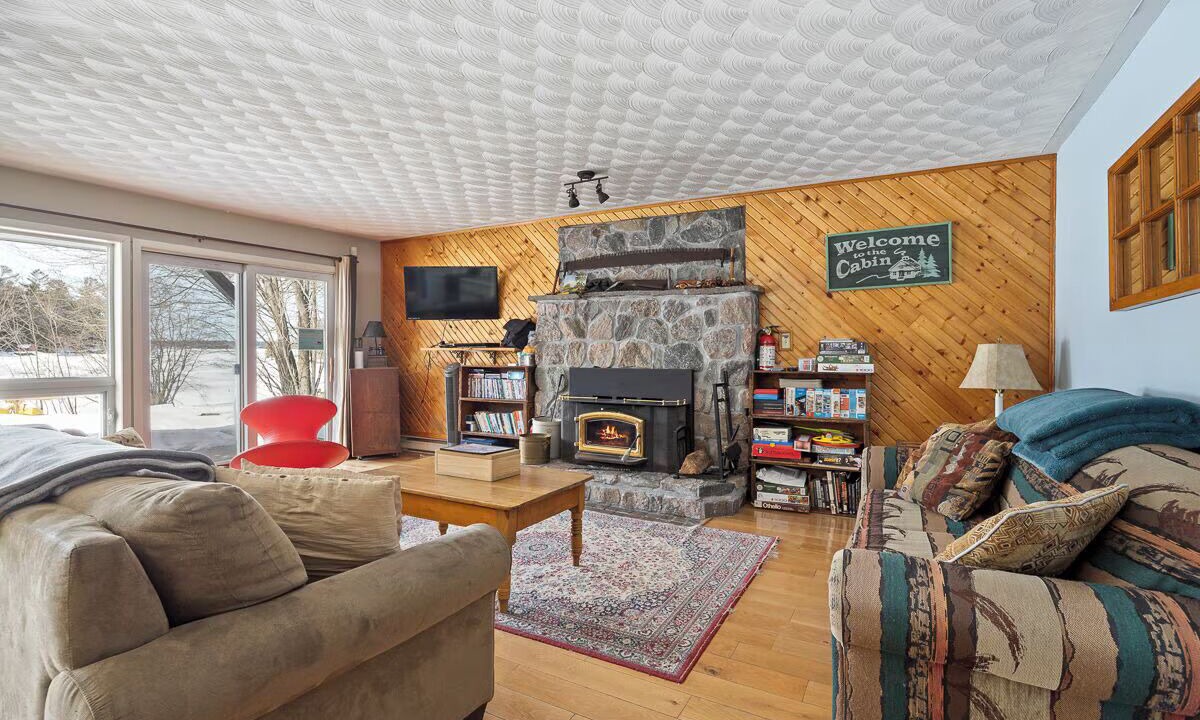 Photo of Livingroom in Gravenhurst