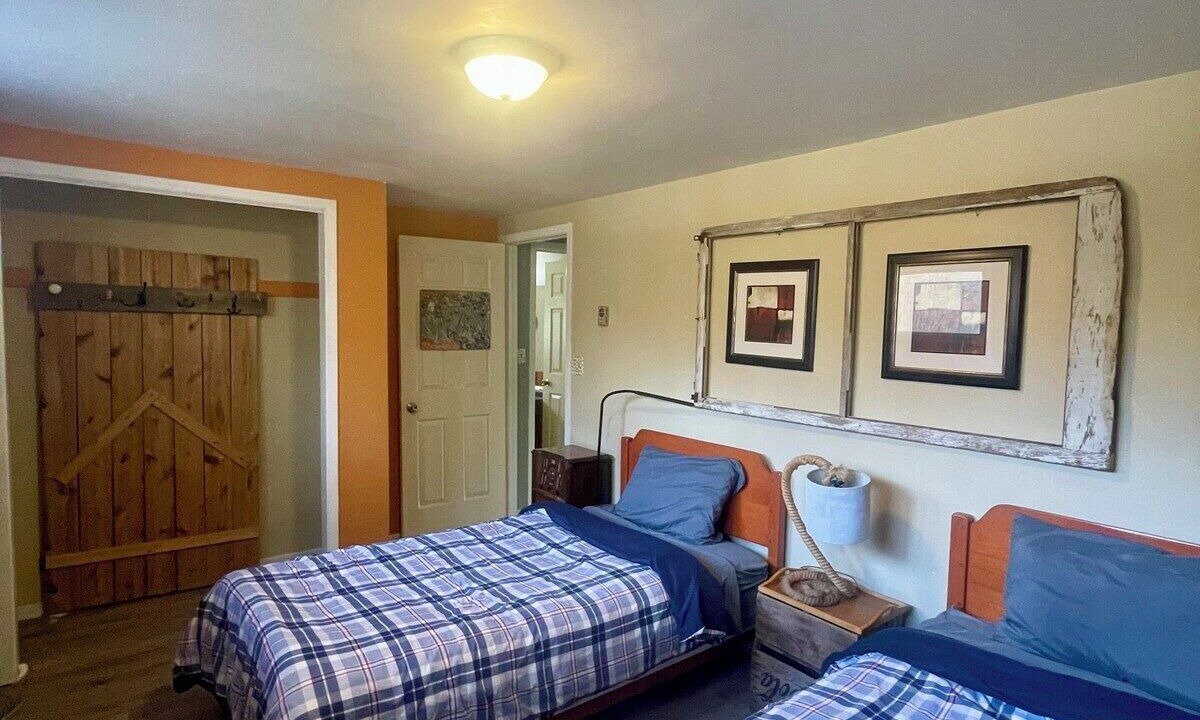 Photo of Bedroom in Gravenhurst