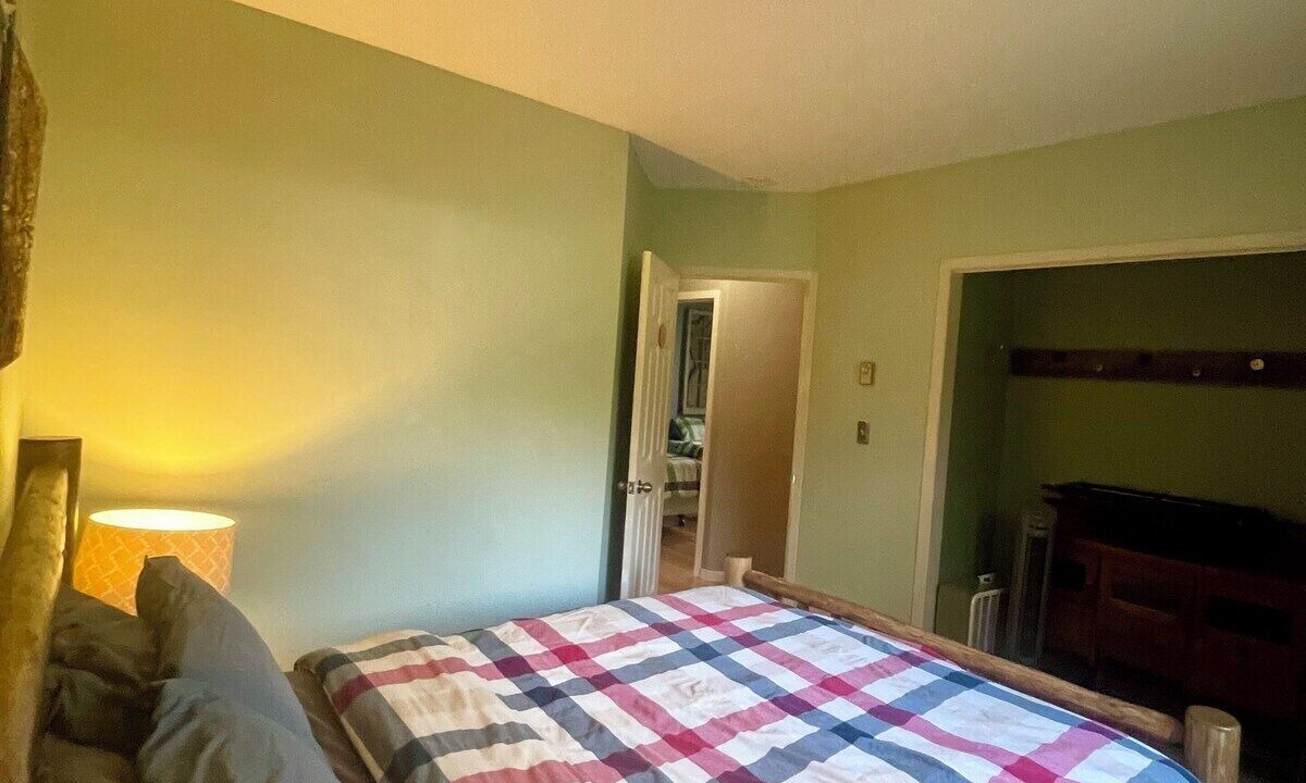 Photo of Bedroom in Gravenhurst