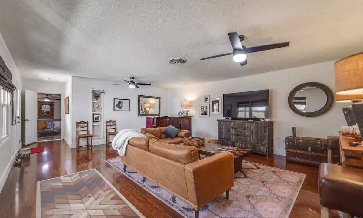 Photo of Livingroom in Tech Terrace
